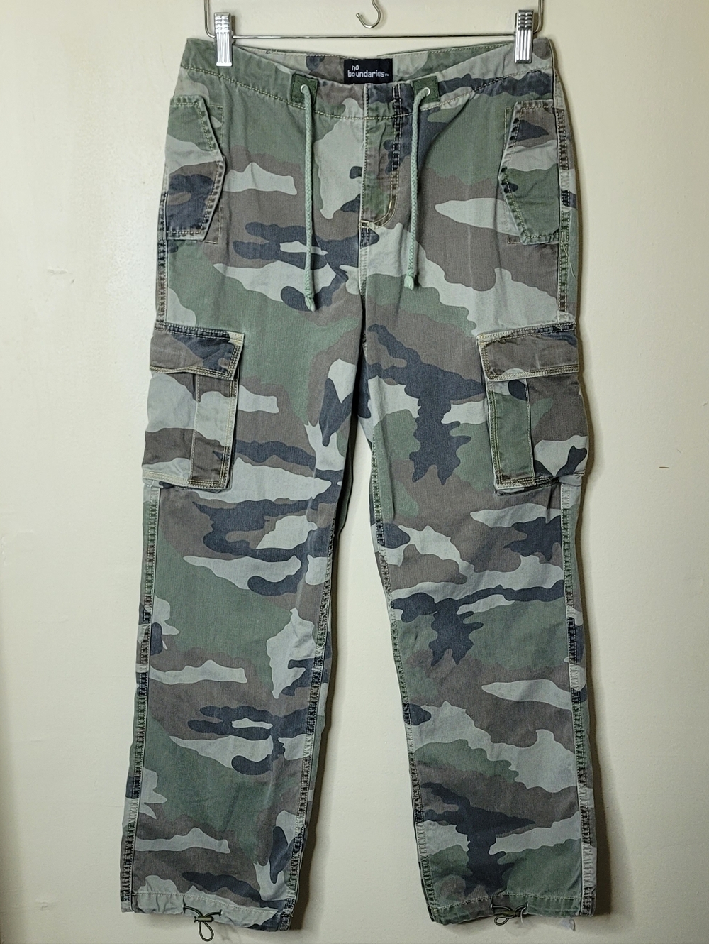 No Boundaries Vintage Y2K  Camo Cargo Pants - Picture 2 of 7
